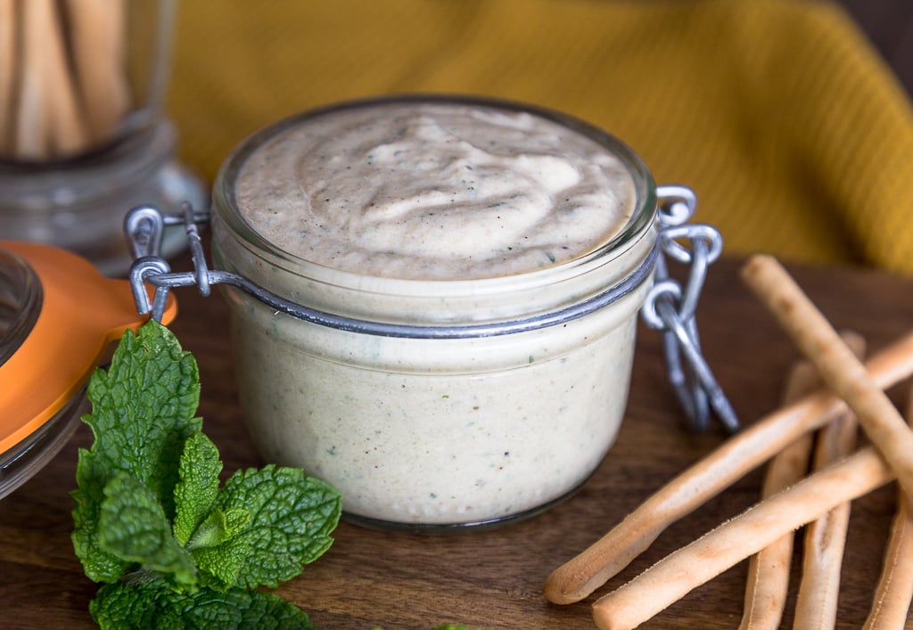 Une recette de dip à la courgette et au tahini. Recette parfaite pour l'apéro :) végétarienne et sans gluten !