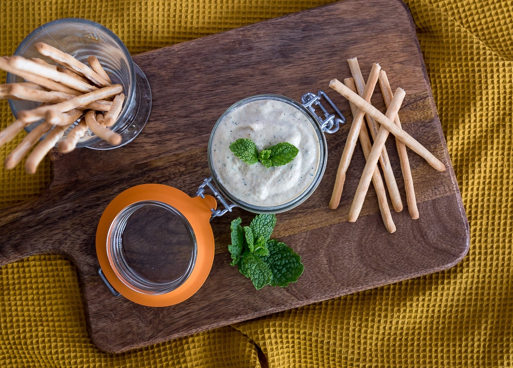 Une recette de dip à la courgette et au tahini. Recette parfaite pour l'apéro :) végétarienne et sans gluten !