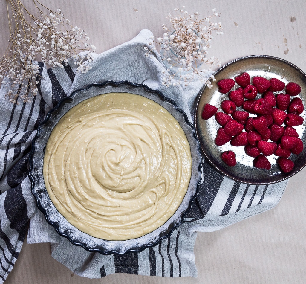 Une de recette de délicieux gâteau archi moelleux à la ricotta et aux framboises ! Un vrai délice pour le dessert :)