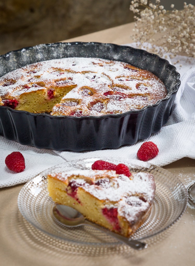 Une de recette de délicieux gâteau archi moelleux à la ricotta et aux framboises ! Un vrai délice pour le dessert :)