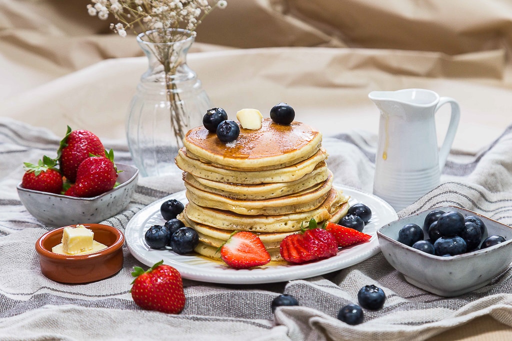 Une recette de pancake simple, rapide et avec un résultat tellement moelleux ! De vrais pancakes à l'américaine !
