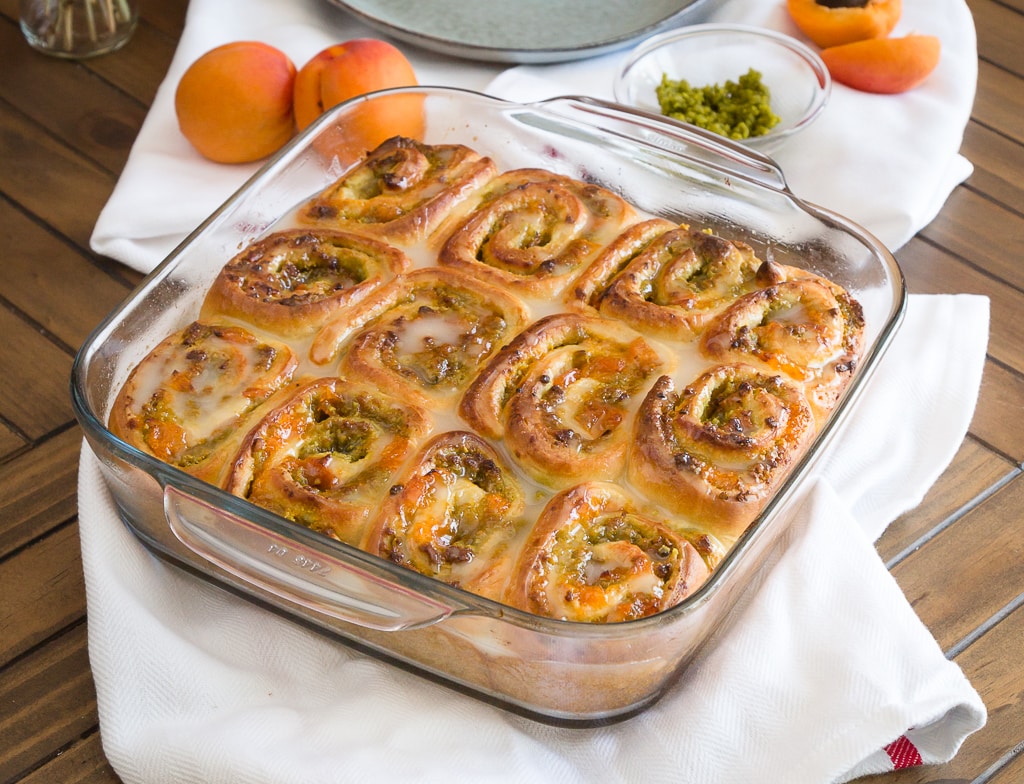 Une recette de roulés aux abricots et à la pistache bien moelleux !