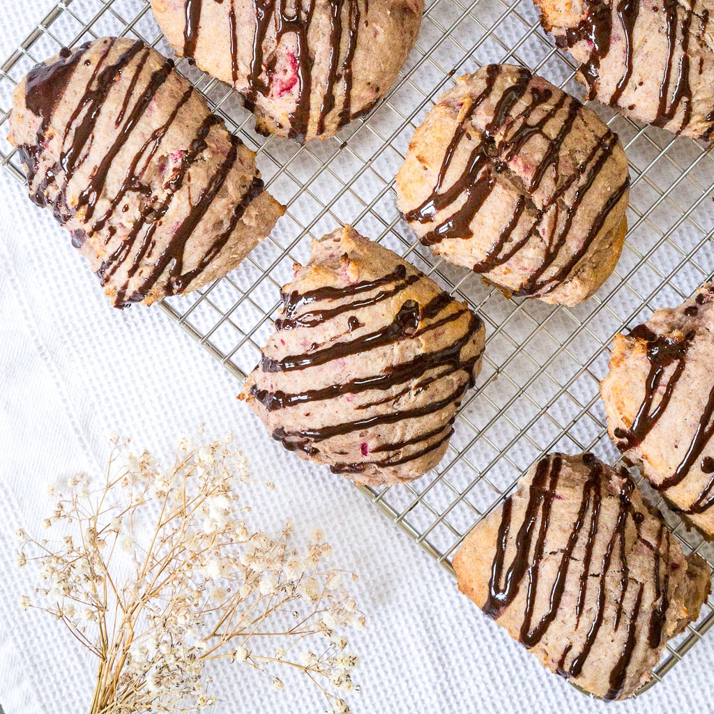 Une recette de scones framboises et chocolat 