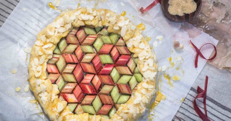 Tarte rustique à la Rhubarbe et aux Amandes