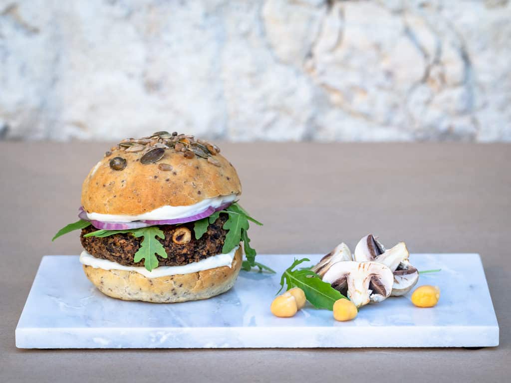 Une recette de burger vegan à base de champignons shitaké et de pois chiche !