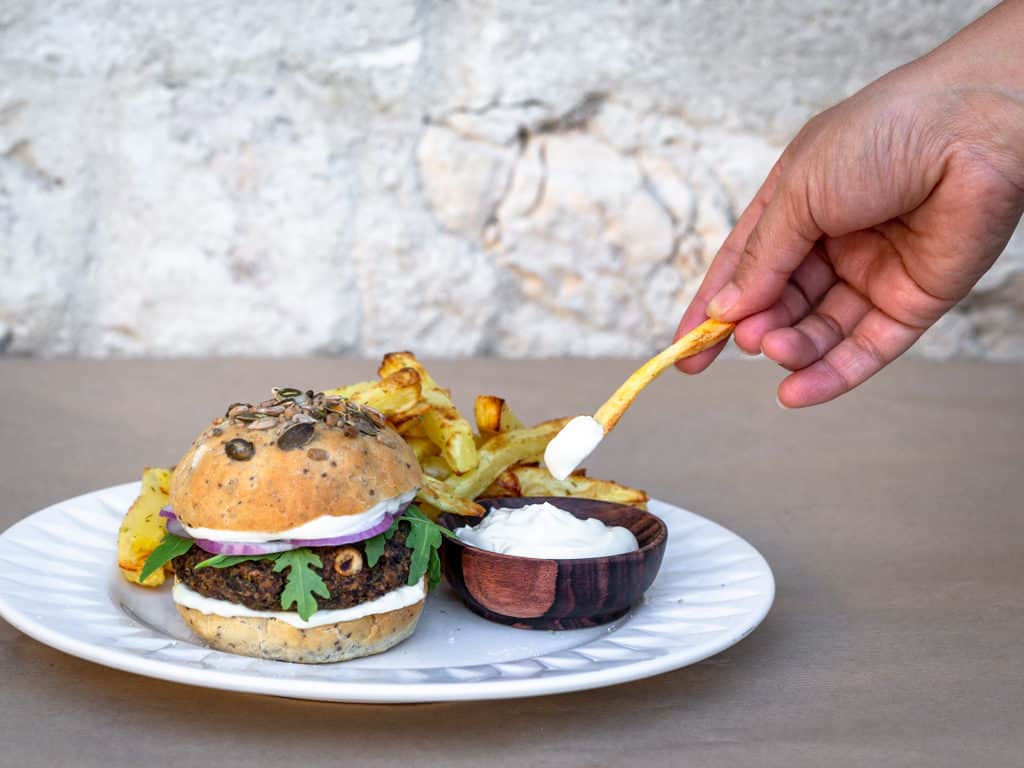 Une recette de burger vegan à base de champignons shitaké et de pois chiche !