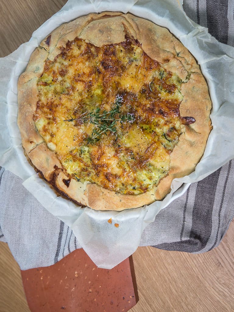 Une délicieuse recette de tarte salée à la courgette et au comté ! Une parfaite petite quiche végétarienne :) 