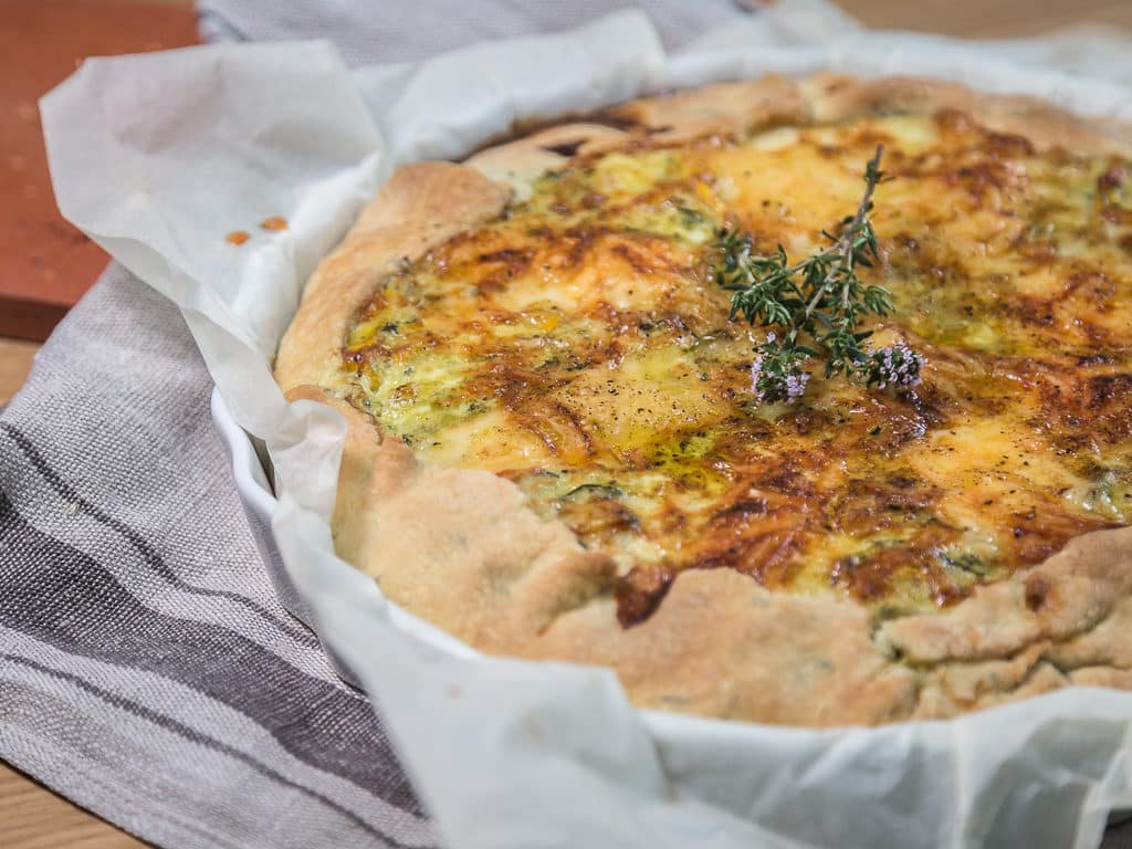 Une délicieuse recette de tarte salée à la courgette et au comté ! Une parfaite petite quiche végétarienne :) 