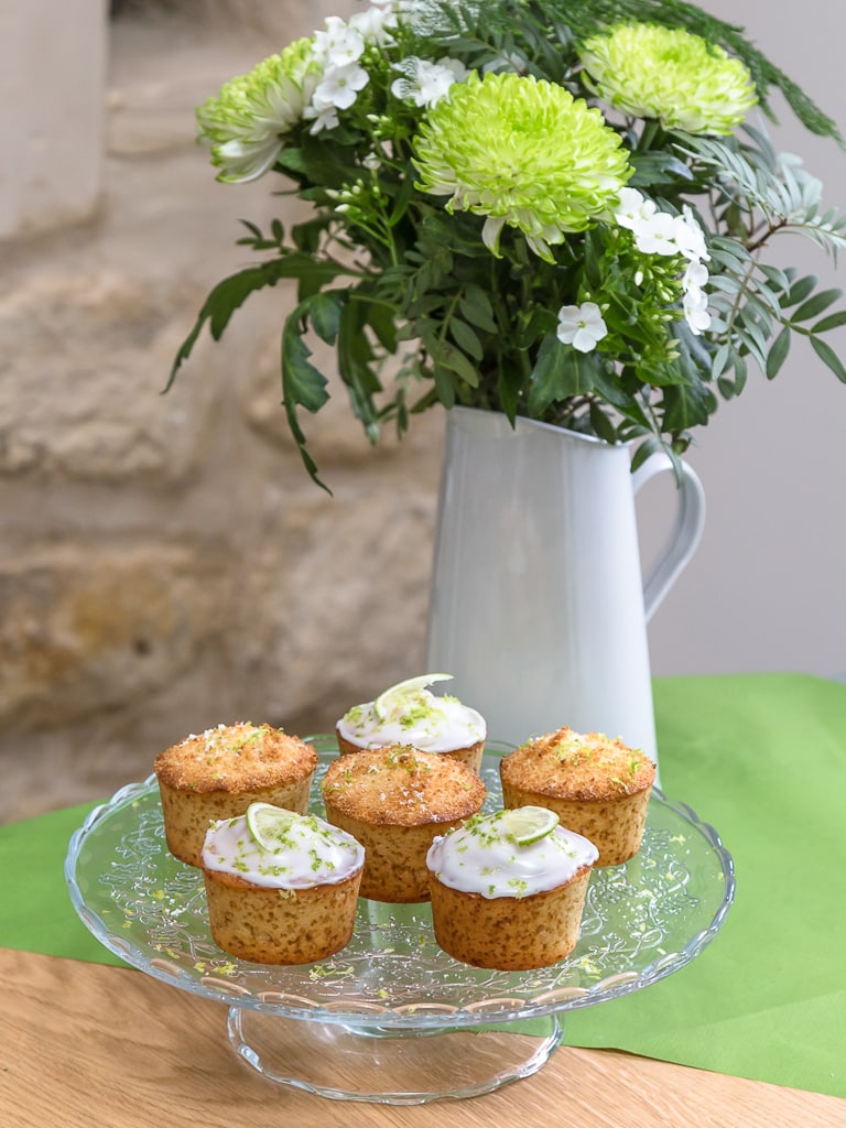 Une recette simple et rapide de muffins à la noix de coco râpée et au citron vert ! Que du bonheur !