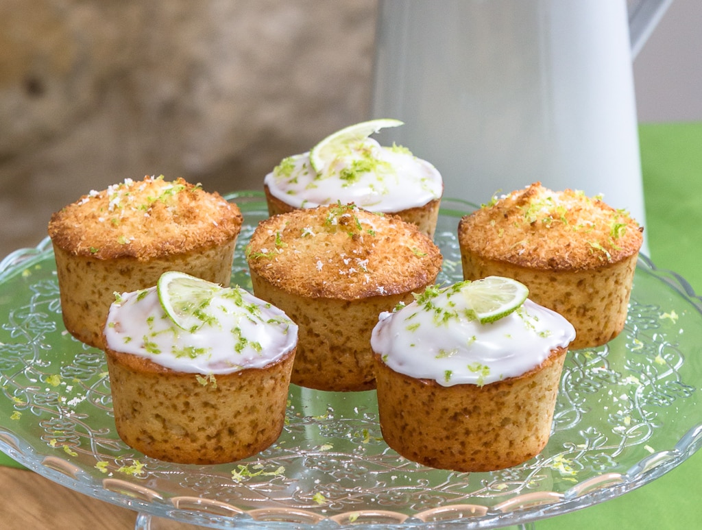Une recette simple et rapide de muffins à la noix de coco râpée et au citron vert ! Que du bonheur !