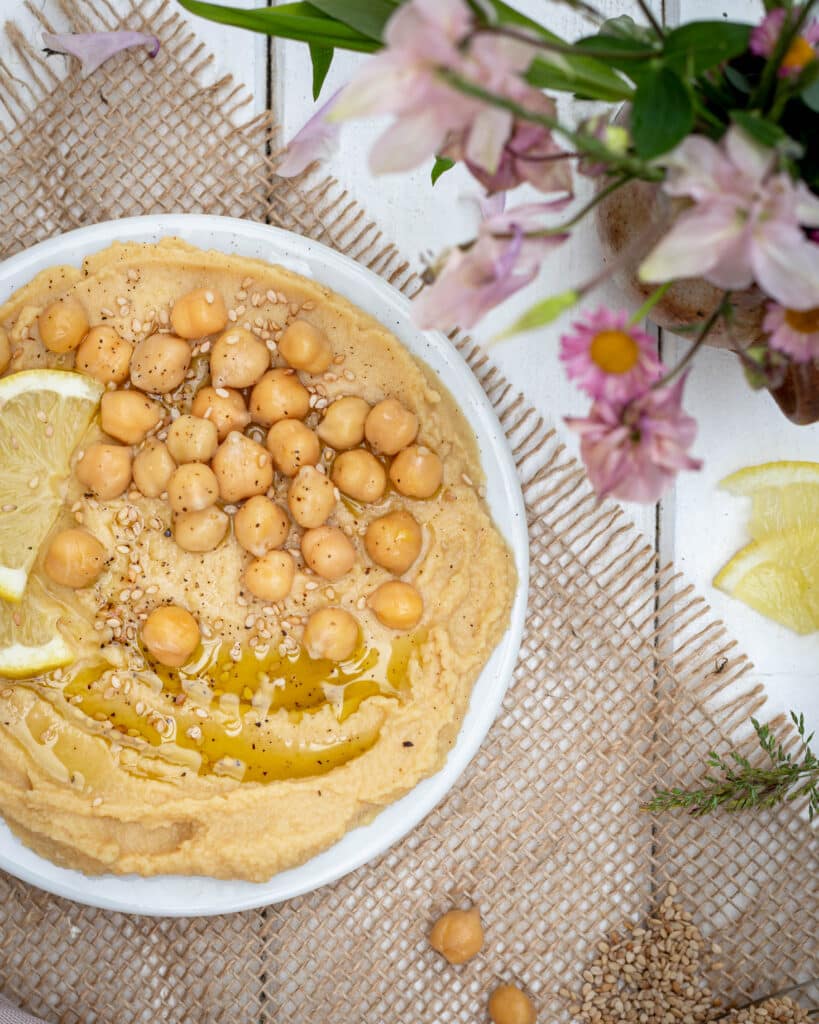 Voici la recette pour faire son houmous soi-même ! C'est non seulement super simple, mais aussi super rapide, alors pourquoi se priver :) 
