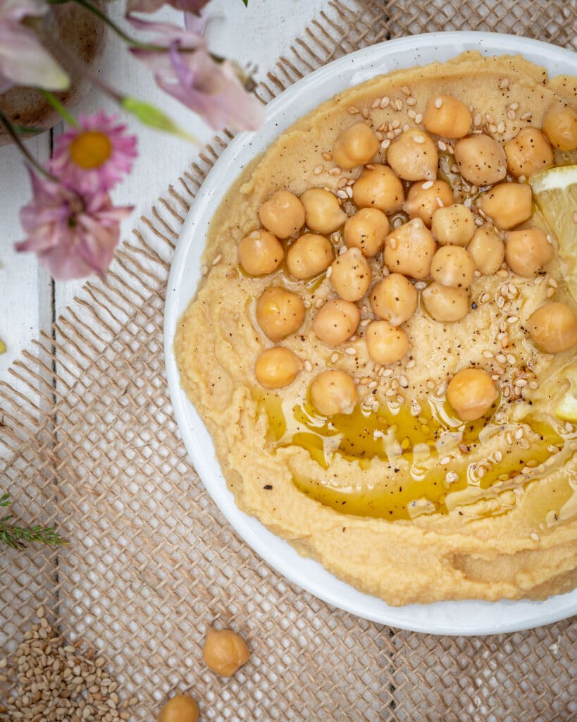 Voici la recette pour faire son houmous soi-même ! C'est non seulement super simple, mais aussi super rapide, alors pourquoi se priver :) 