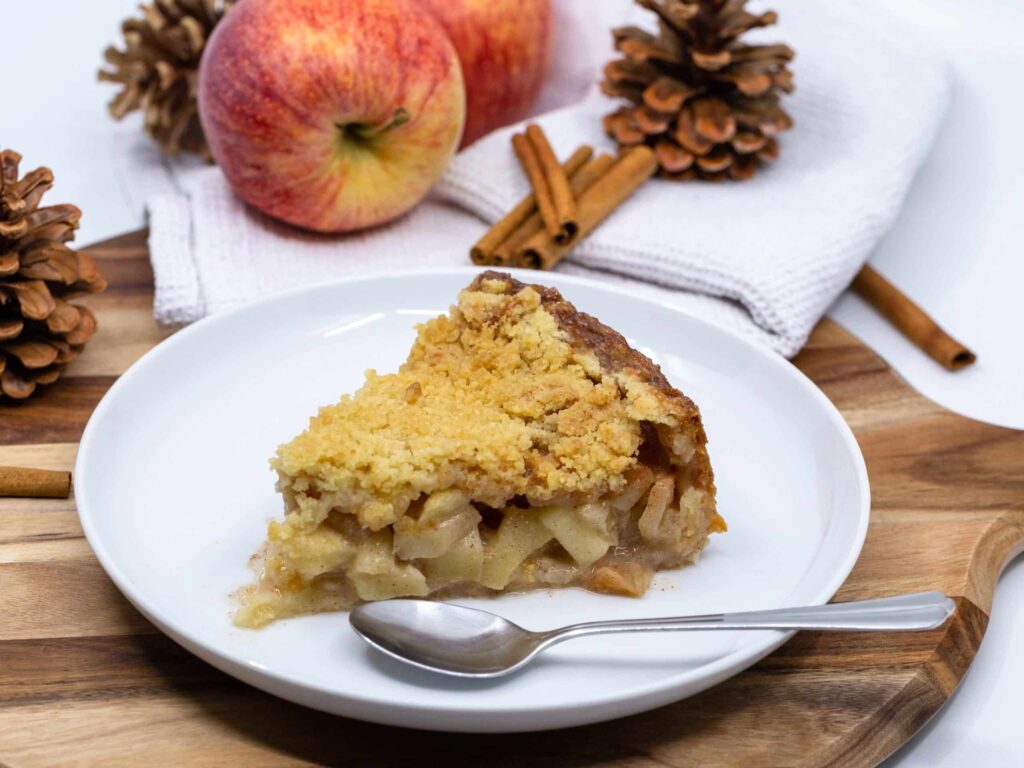 Une délicieuse recette de pie à la pomme (tourte) à la façon néérlandaise ! Idéale pour un max de réconfort lors des longues soirées d'automne !