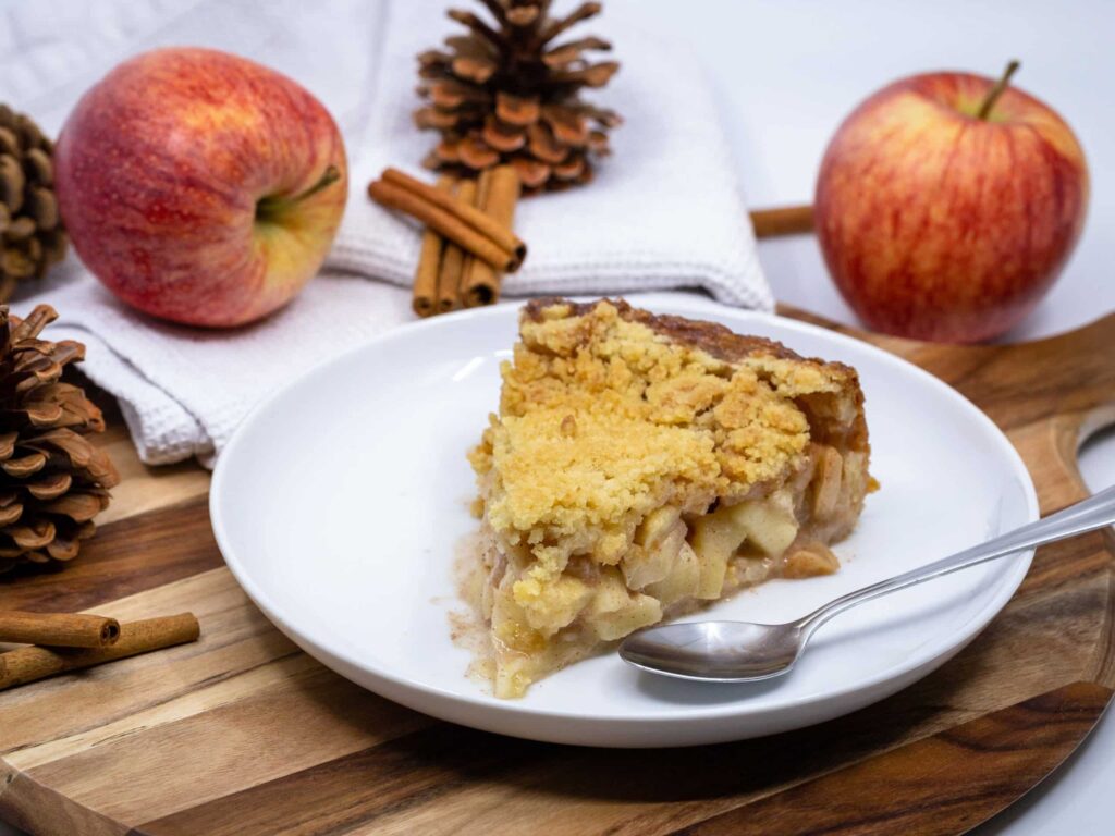 Une délicieuse recette de pie à la pomme (tourte) à la façon néérlandaise ! Idéale pour un max de réconfort lors des longues soirées d'automne !