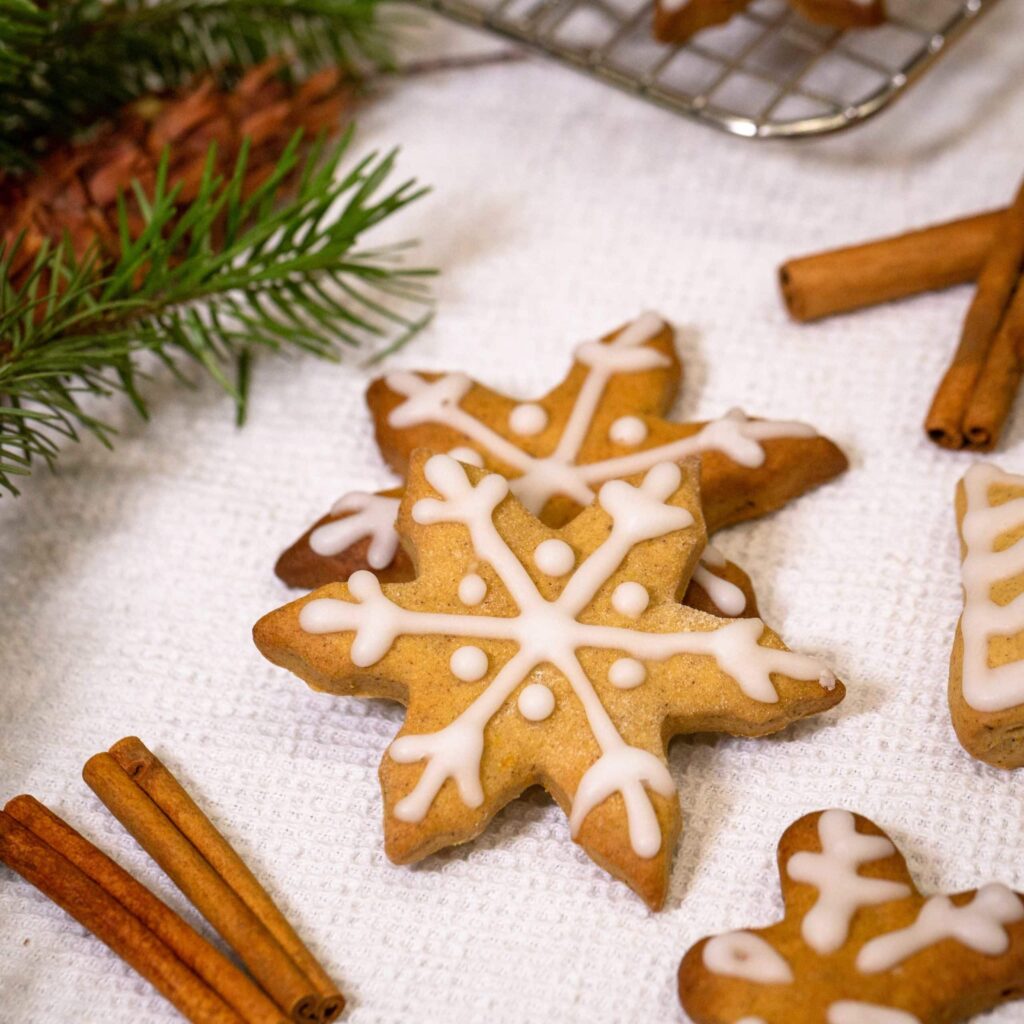Une recette de biscuits de Noël aux agrumes et aux épices ! Miam :)