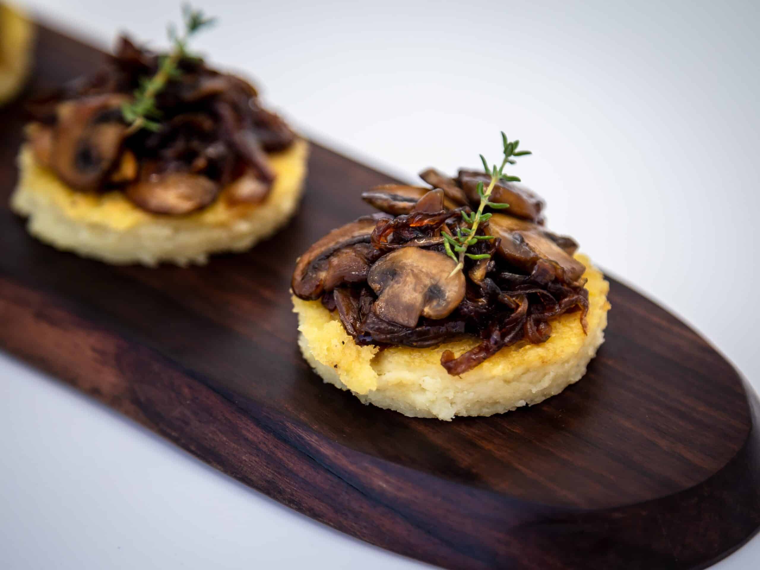 Bouchées véganes Polenta et Champignons caramélisés (sans gluten)