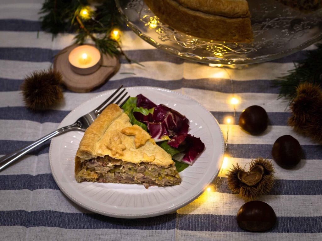 Une recette de tourte végétarienne pour Noël ! Avec des châtaignes, des champignons et des poireaux ! Tourte super gourmande et 100% végé ! 