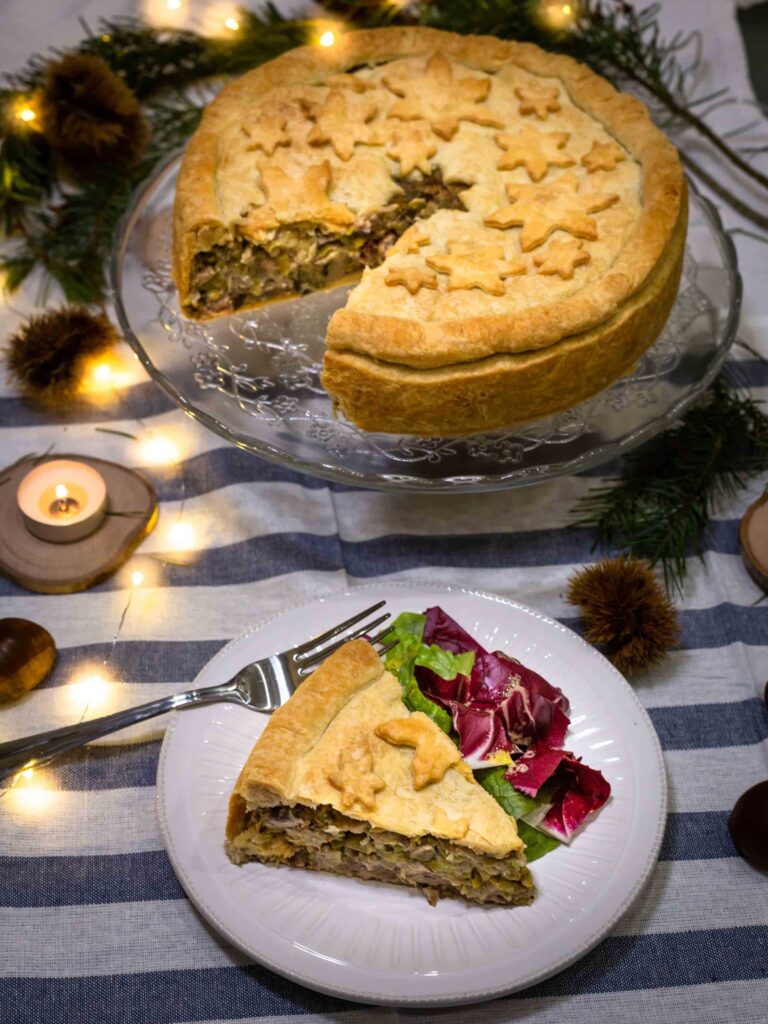 Une recette de tourte végétarienne pour Noël ! Avec des châtaignes, des champignons et des poireaux ! Tourte super gourmande et 100% végé ! 