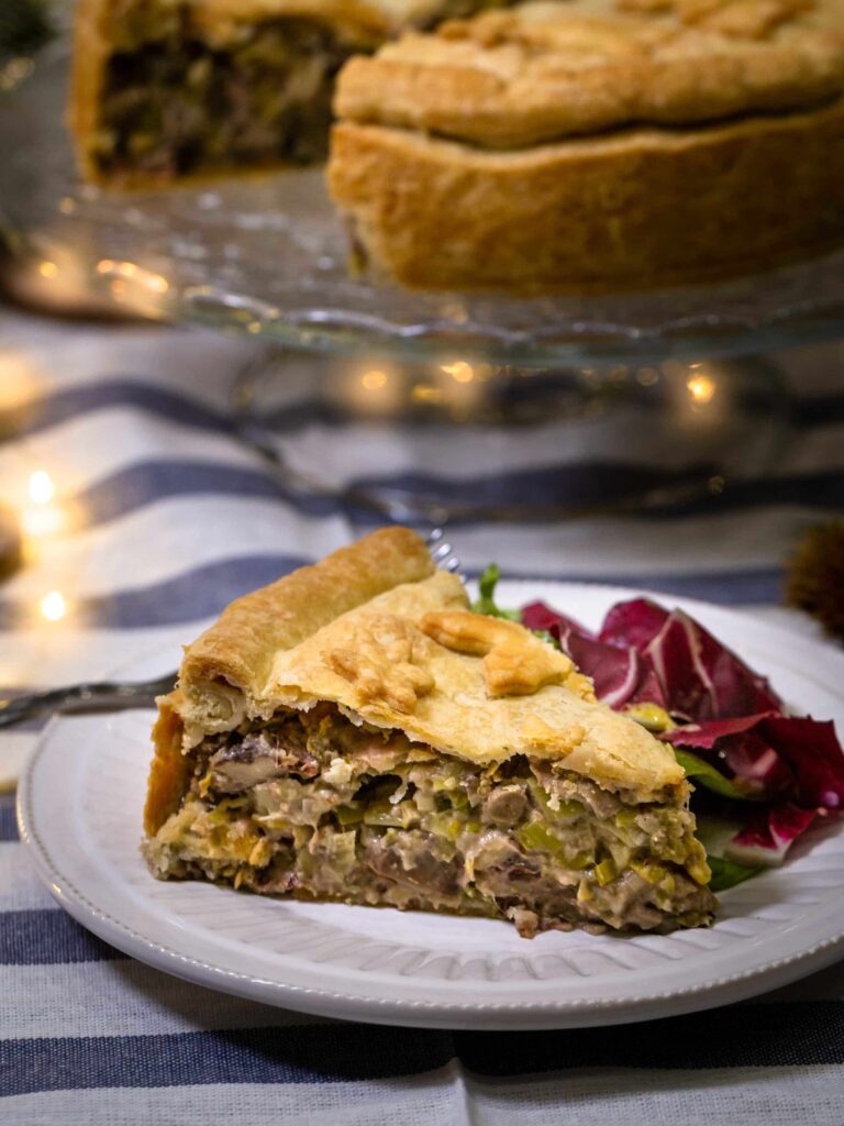 Une recette de tourte végétarienne pour Noël ! Avec des châtaignes, des champignons et des poireaux ! Tourte super gourmande et 100% végé ! 