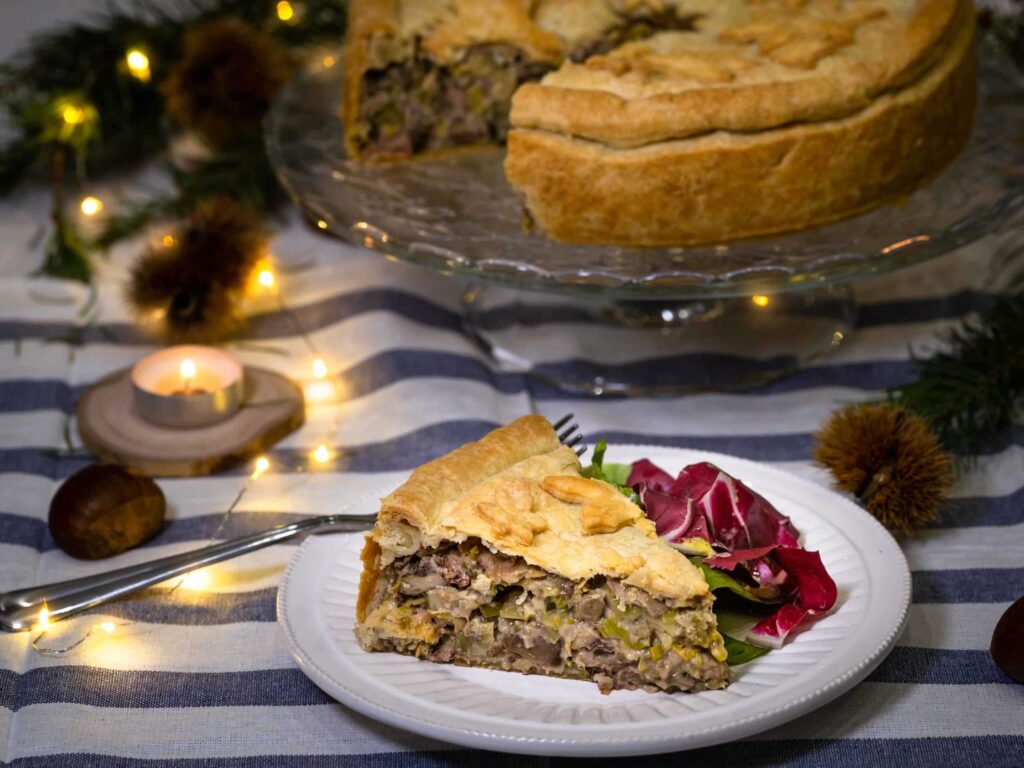Une recette de tourte végétarienne pour Noël ! Avec des châtaignes, des champignons et des poireaux ! Tourte super gourmande et 100% végé ! 