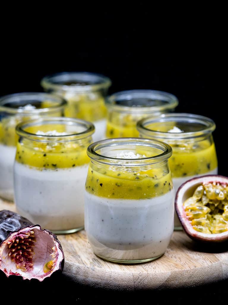 Une recette de panna cottas végétaliennes à la noix de coco et aux fruits de la passion !
Vegan et Sans Gluten