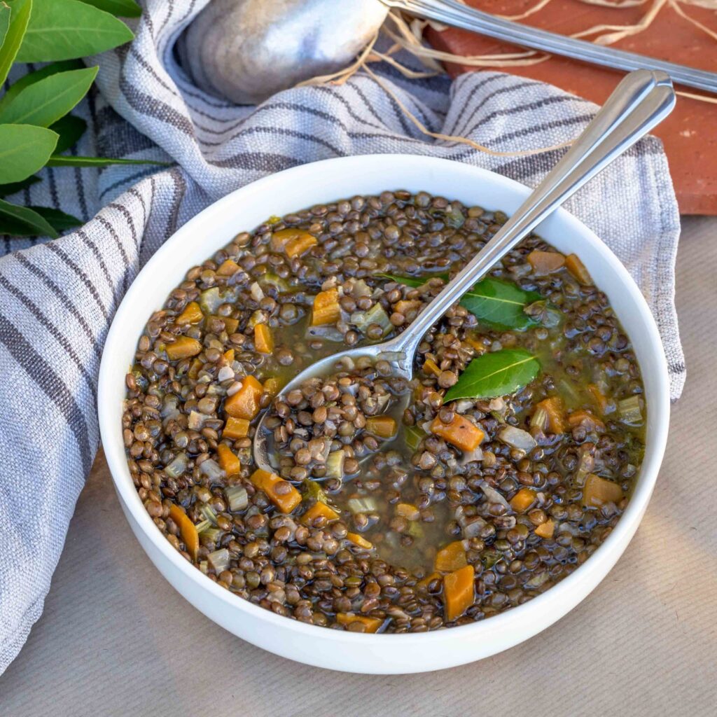 Une recette de soupe de lentilles végétarienne et sans gluten pour se réchauffer cet hiver ! 