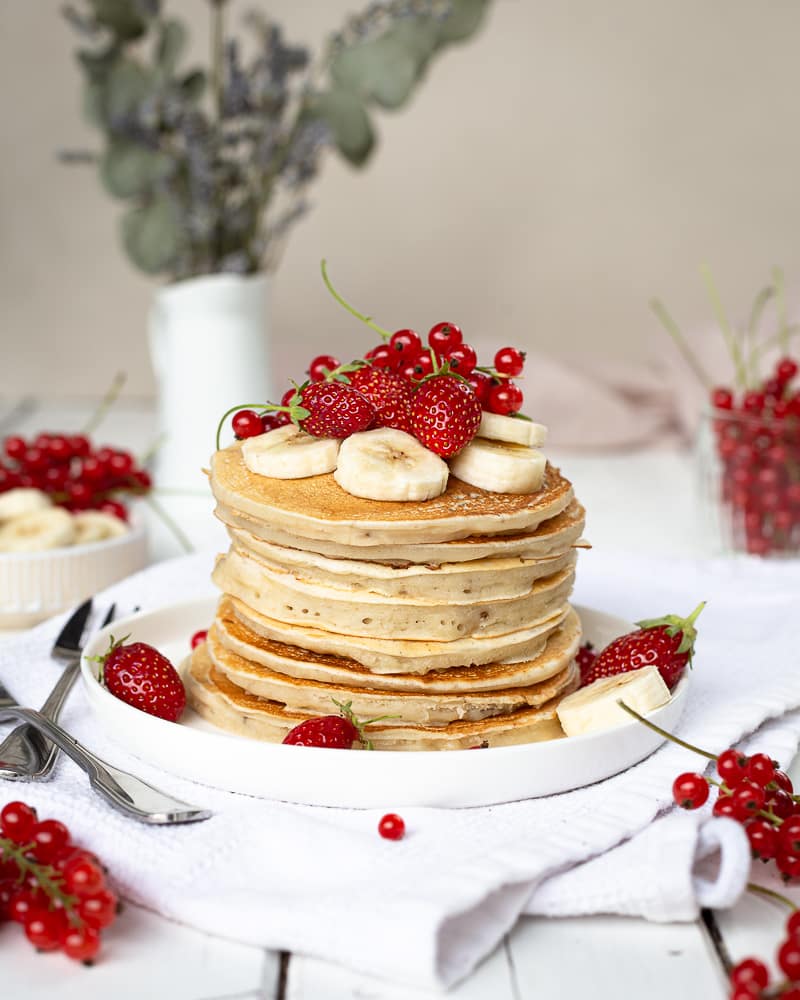 Les meilleurs pancakes véganes de la terre entière ! Pas mal comme accroche ;) Plus sérieusement, je ne sais pas si ce sont les meilleurs mais en tout cas ils sont très très bons et surtout super faciles à réaliser !