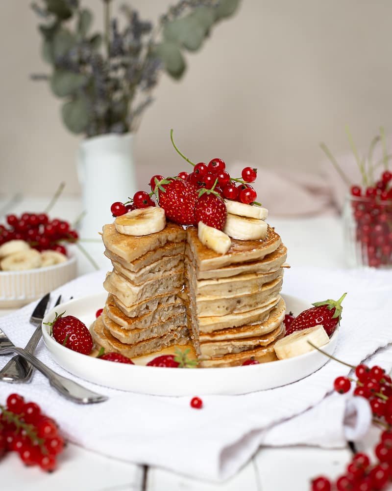 Les meilleurs pancakes véganes de la terre entière ! Pas mal comme accroche ;) Plus sérieusement, je ne sais pas si ce sont les meilleurs mais en tout cas ils sont très très bons et surtout super faciles à réaliser !