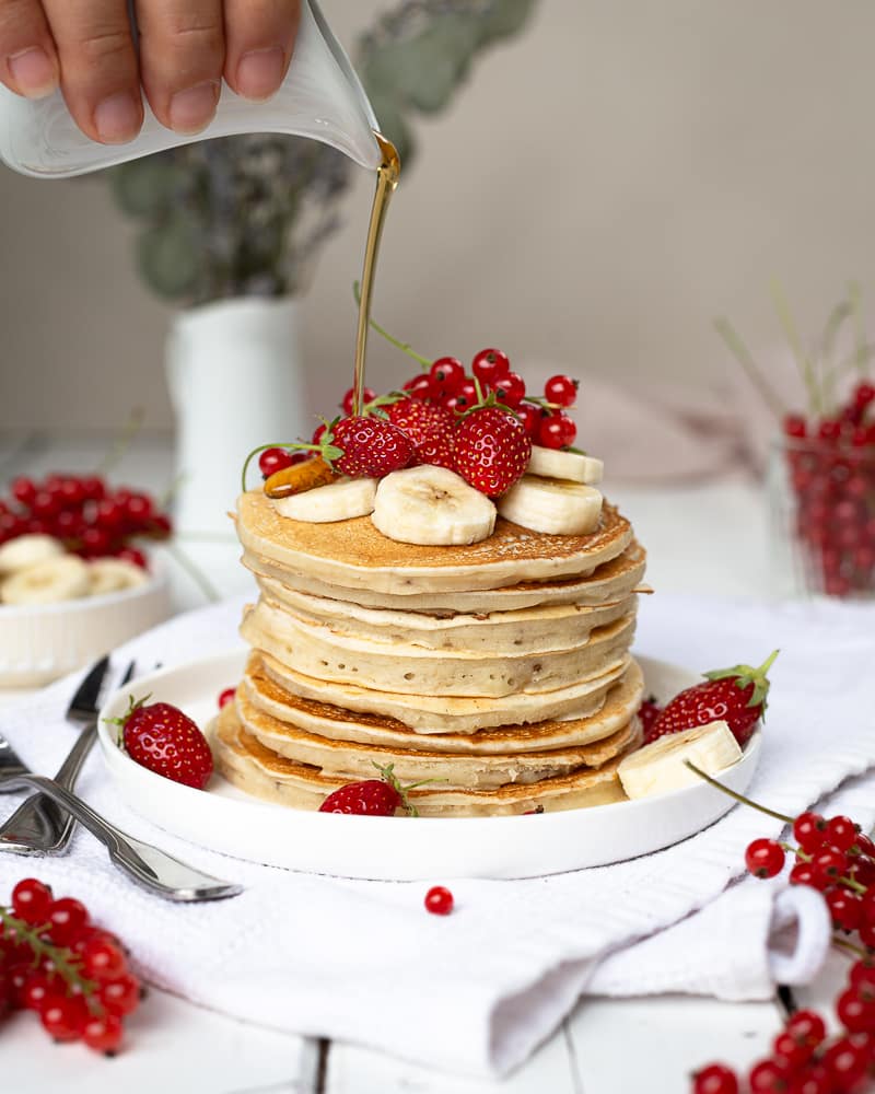 Les meilleurs pancakes véganes de la terre entière ! Pas mal comme accroche ;) Plus sérieusement, je ne sais pas si ce sont les meilleurs mais en tout cas ils sont très très bons et surtout super faciles à réaliser !