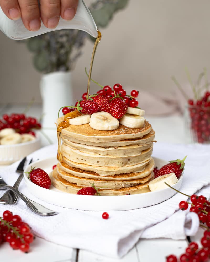 Les meilleurs pancakes véganes de la terre entière ! Pas mal comme accroche ;) Plus sérieusement, je ne sais pas si ce sont les meilleurs mais en tout cas ils sont très très bons et surtout super faciles à réaliser !