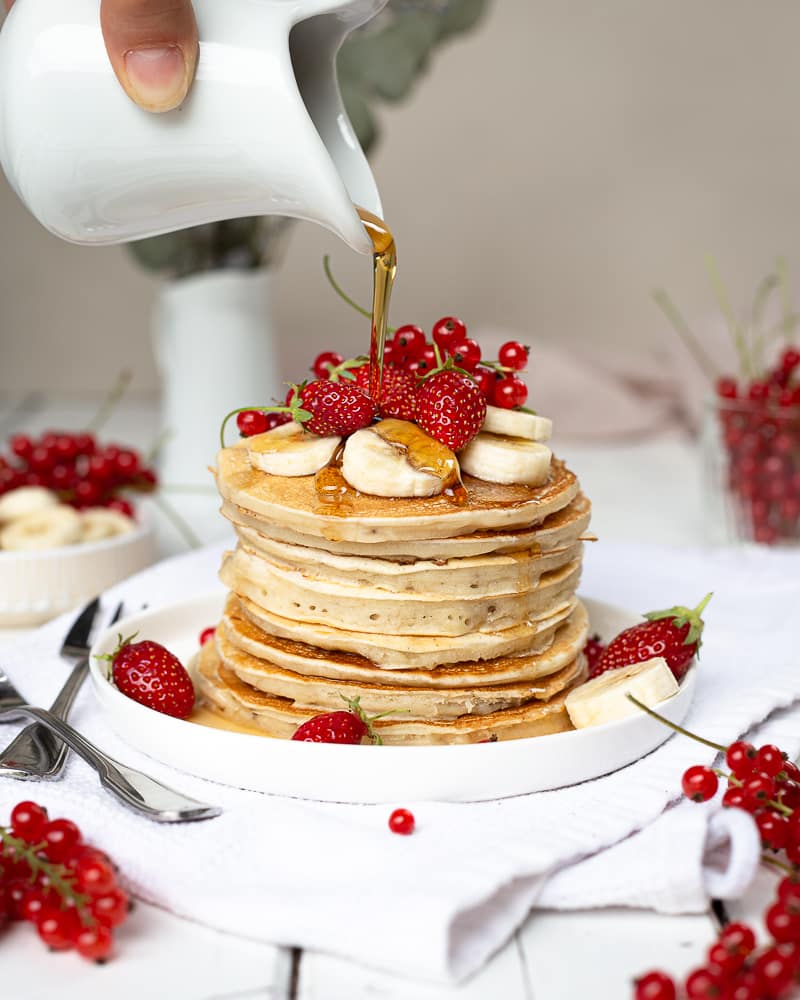 Les meilleurs pancakes véganes de la terre entière ! Pas mal comme accroche ;) Plus sérieusement, je ne sais pas si ce sont les meilleurs mais en tout cas ils sont très très bons et surtout super faciles à réaliser !