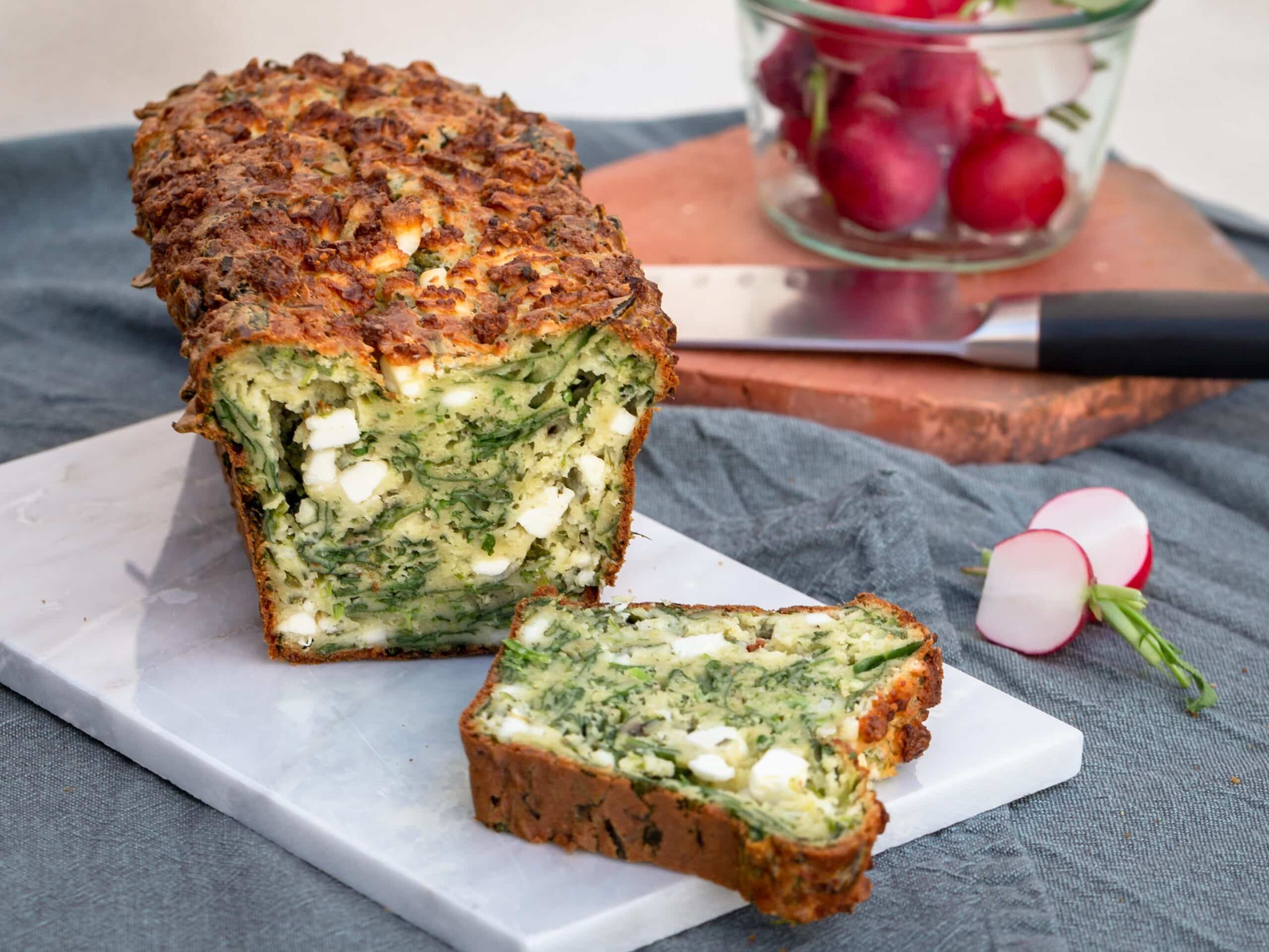 Cake “Zéro Déchet” aux Fanes de Radis et à la Fêta