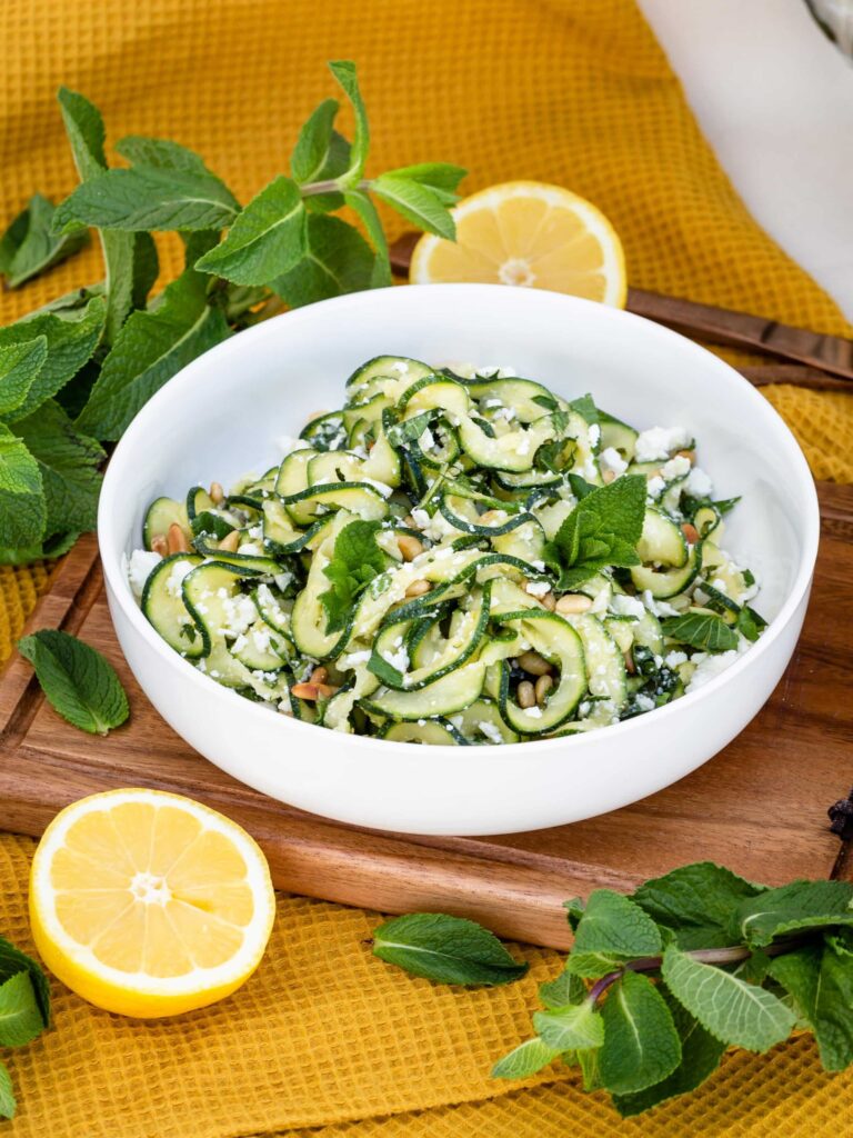 Recette de Salade Végétarienne de Courgette crue à la Menthe