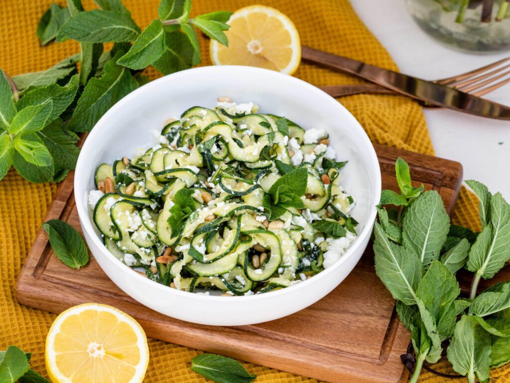 Recette de Salade Végétarienne de Courgette crue à la Menthe