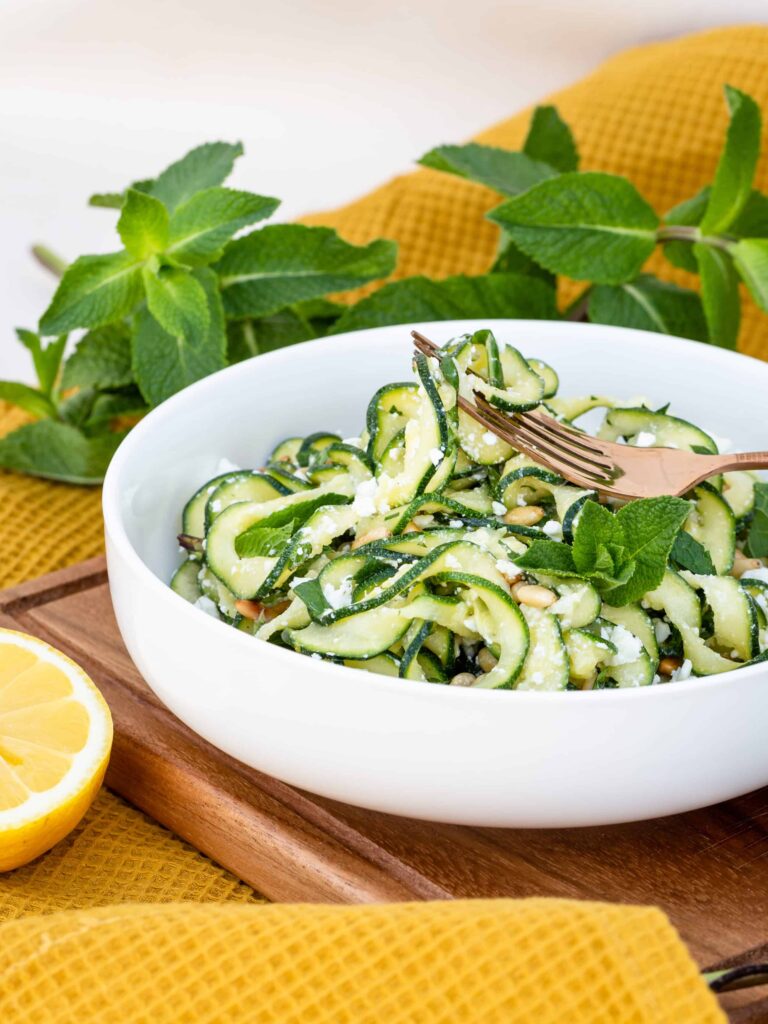 Recette de Salade Végétarienne de Courgette crue à la Menthe