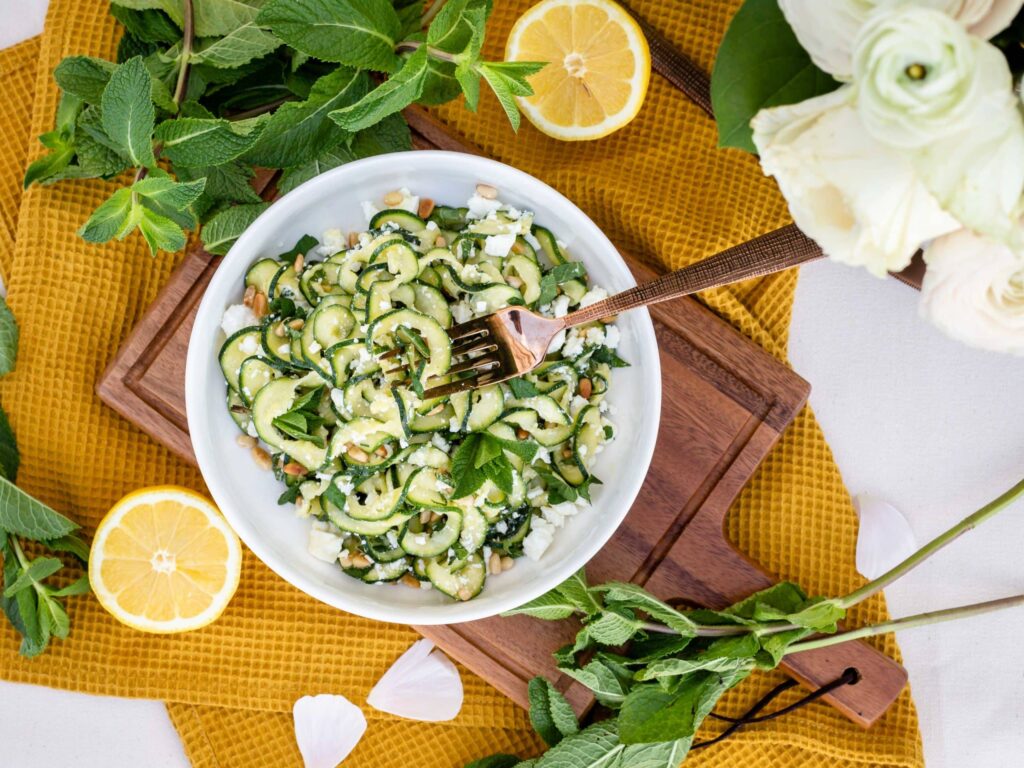 Recette de Salade Végétarienne de Courgette crue à la Menthe