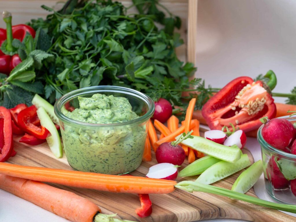 Recette de Green Goddess ! Un assaisonnement à base d'avocats et d'herbes fraîches.
Recette végétarienne, ou même végétalienne, sans gluten.