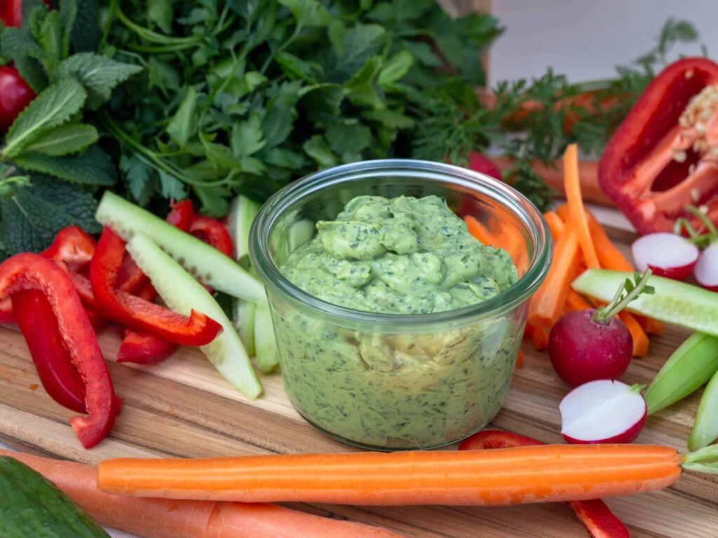 Recette de Green Goddess ! Un assaisonnement à base d'avocats et d'herbes fraîches.
Recette végétarienne, ou même végétalienne, sans gluten.