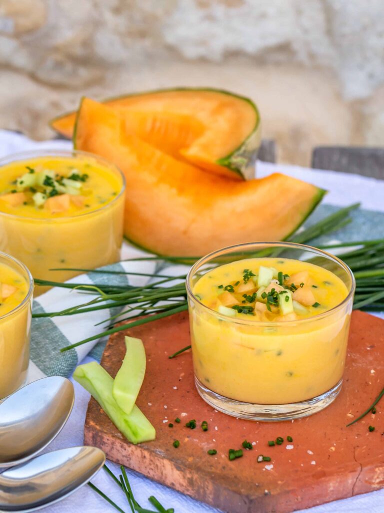 Recette de soupe froide au melon et à la ciboulette, façon gaspacho.
Vegan, végétarien, sans gluten !