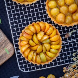 Succombez aux tartelettes mirabelles verveine citronnée, une recette express et légère, idéale pour vos desserts d’été.