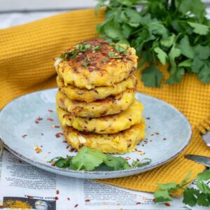 Une recette simple de pommes de terre au curry ! Un délice avec un dhal, un curry ou n'importe quel plat en fait ! Recette végétarienne, sans gluten, vegan, végétalienne.
