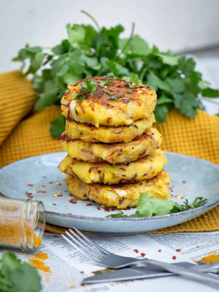Une recette simple de pommes de terre au curry ! Un délice avec un dhal, un curry ou n'importe quel plat en fait ! Recette végétarienne, sans gluten, vegan, végétalienne.