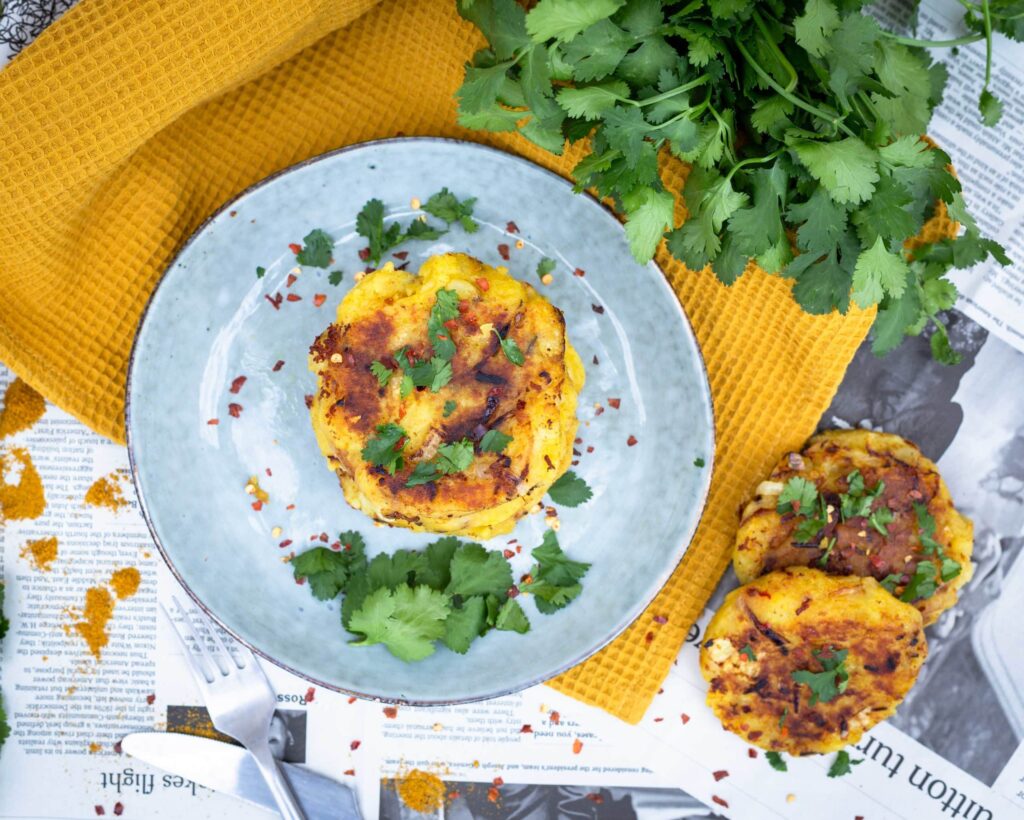 Une recette simple de pommes de terre au curry ! Un délice avec un dhal, un curry ou n'importe quel plat en fait ! Recette végétarienne, sans gluten, vegan, végétalienne.