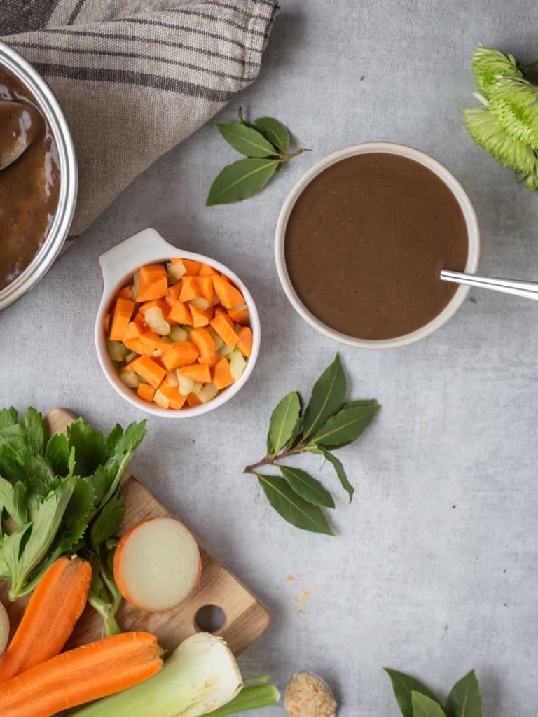 Faites votre propre sauce gravy végétalienne pour accompagner vos plats et accompagnements, elle sera idéale avec votre rôti vegan du Réveillon !