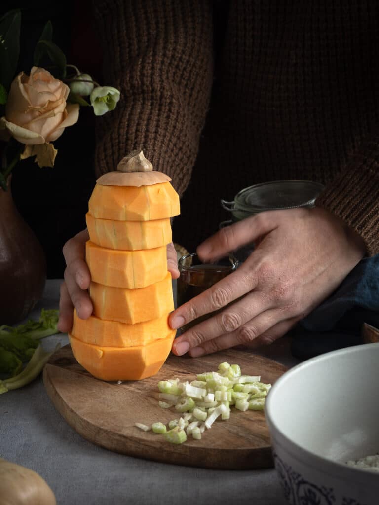 Une recette de risotto vegan à la courge butternut et aux noisettes concassées ! Réconfortant et facile à faire :)
