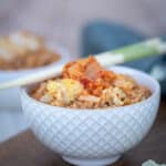 Une recette super simple et rapide de riz au kimchi et au chou chinois (napa) frais ! Une recette vegan et sans gluten !
