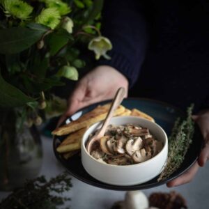 Une recette de crème de haricots blancs et champignons pour une tartinade vegan et sans gluten ! Parfaite pour un apéro de saison :)