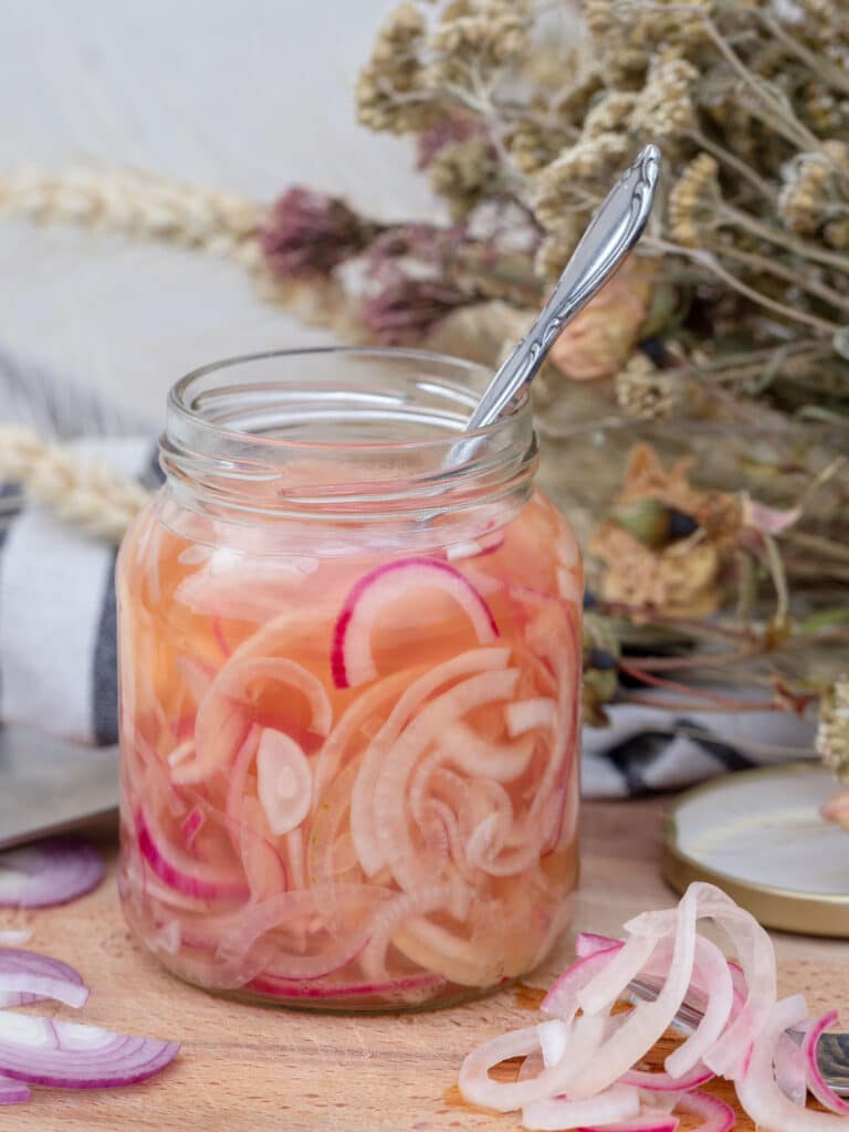 Une recette super simple et rapide de petits oignons doux au vinaigre ! Végétalien et Sans Gluten.