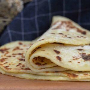 Une recette super simple de tortillas archi moelleuses, à base de pomme de terres, sans temps de repos ! Recette vegan