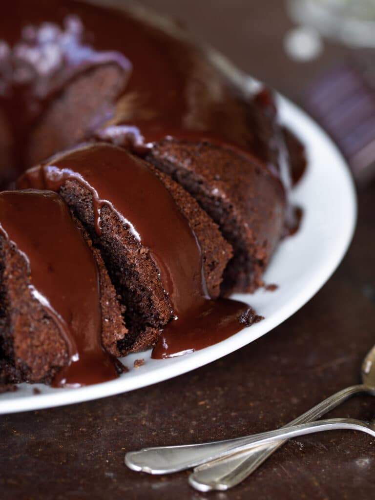 Voici une recette toute simple de moelleux au chocolat sans beurre et sans farine ! Un délice sans gluten !